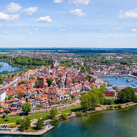 Apartment Auszeit, Yoga-apartment Mit Kamin & Balkon In Der Hafenresidenz Waren (Mueritz)