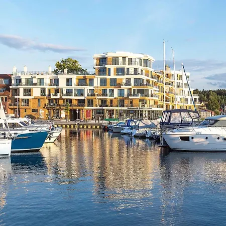Apartment Auszeit, Yoga-apartment Mit Kamin & Balkon In Der Hafenresidenz Waren (Mueritz)