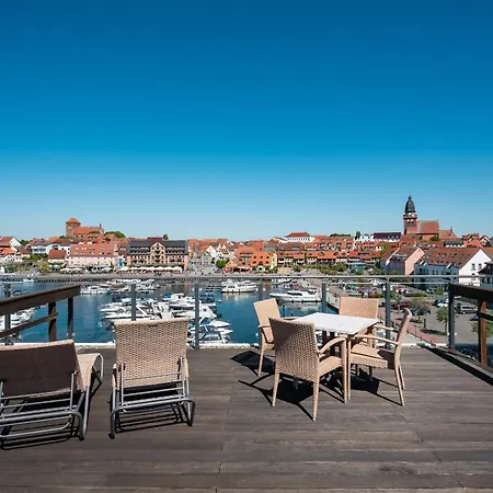 Apartment Auszeit, Yoga-apartment Mit Kamin & Balkon In Der Hafenresidenz Waren (Mueritz)