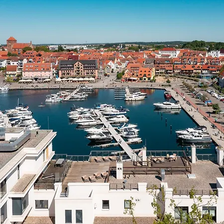Apartment Auszeit, Yoga-apartment Mit Kamin & Balkon In Der Hafenresidenz Waren (Mueritz)